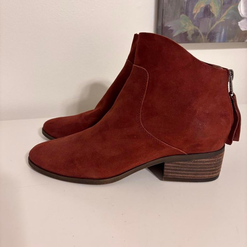 Lucky Brand 8M Burgundy Suede Ankle booties ***Mark on toe